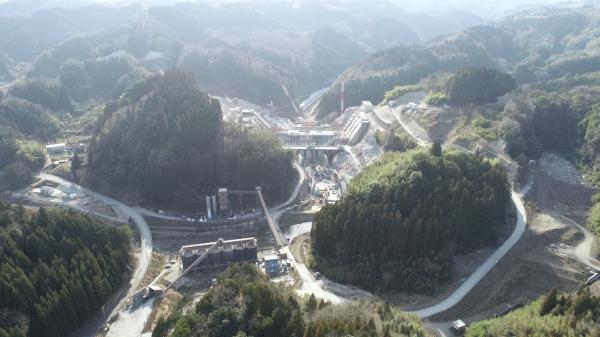 玉来ダム　　建設中ダム　流水型ダム　造成アバットメント　大分県　九州