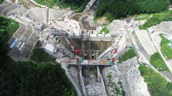 　ダム　建設　工事　建設中ダム　流水型ダム　造成アバットメント　大分県　九州