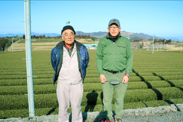 （左から）株式会社カヤノ農産　遠藤 建作会長、中村 一郎社長