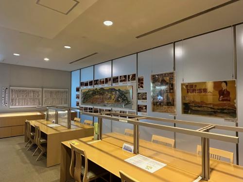 大分県公文書館閲覧室常設展展示風景