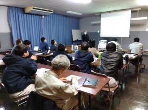 新井先生の講演会の様子写真