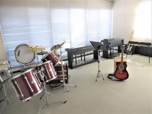 デイケアの音楽室です