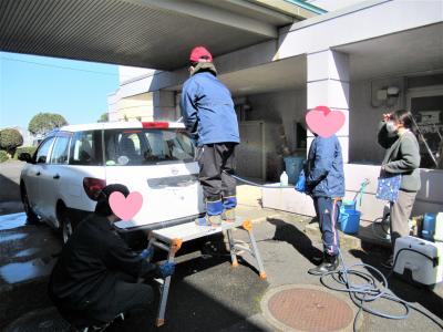 就労コースの洗車活動です