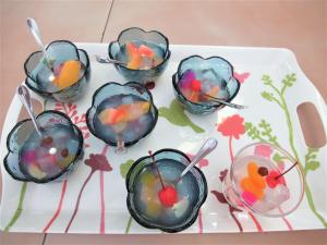 デイケアのプログラムで夏のひんやりスイーツを作りました