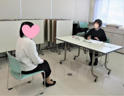 就労ゼミで面接練習をしています
