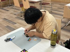 ②