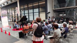 セントポルタ中央町商店街ピアノ演奏