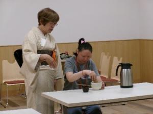 実際にお抹茶を点てる様子