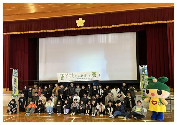 森の妖精もりりんとの記念撮影2