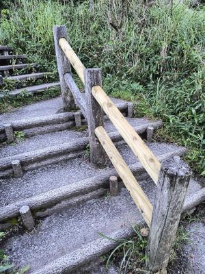 手すりの修繕(牧ノ戸峠登山口~沓掛山)
